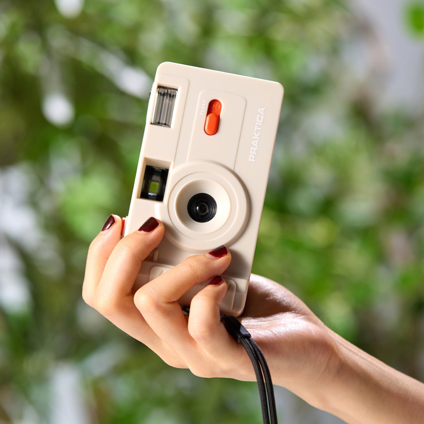 Luxmedia Reusable 35mm Film Camera with Flash - Cream