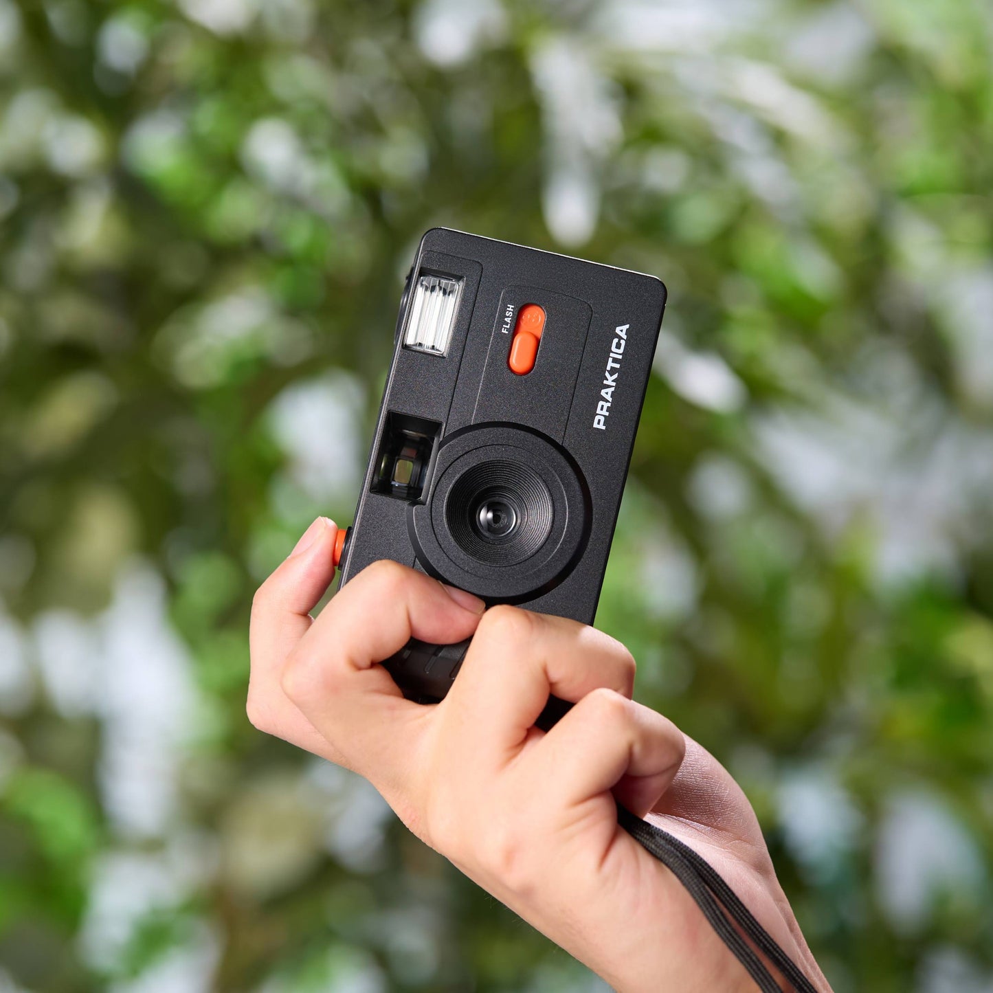 Luxmedia Reusable 35mm Film Camera with Flash - Black