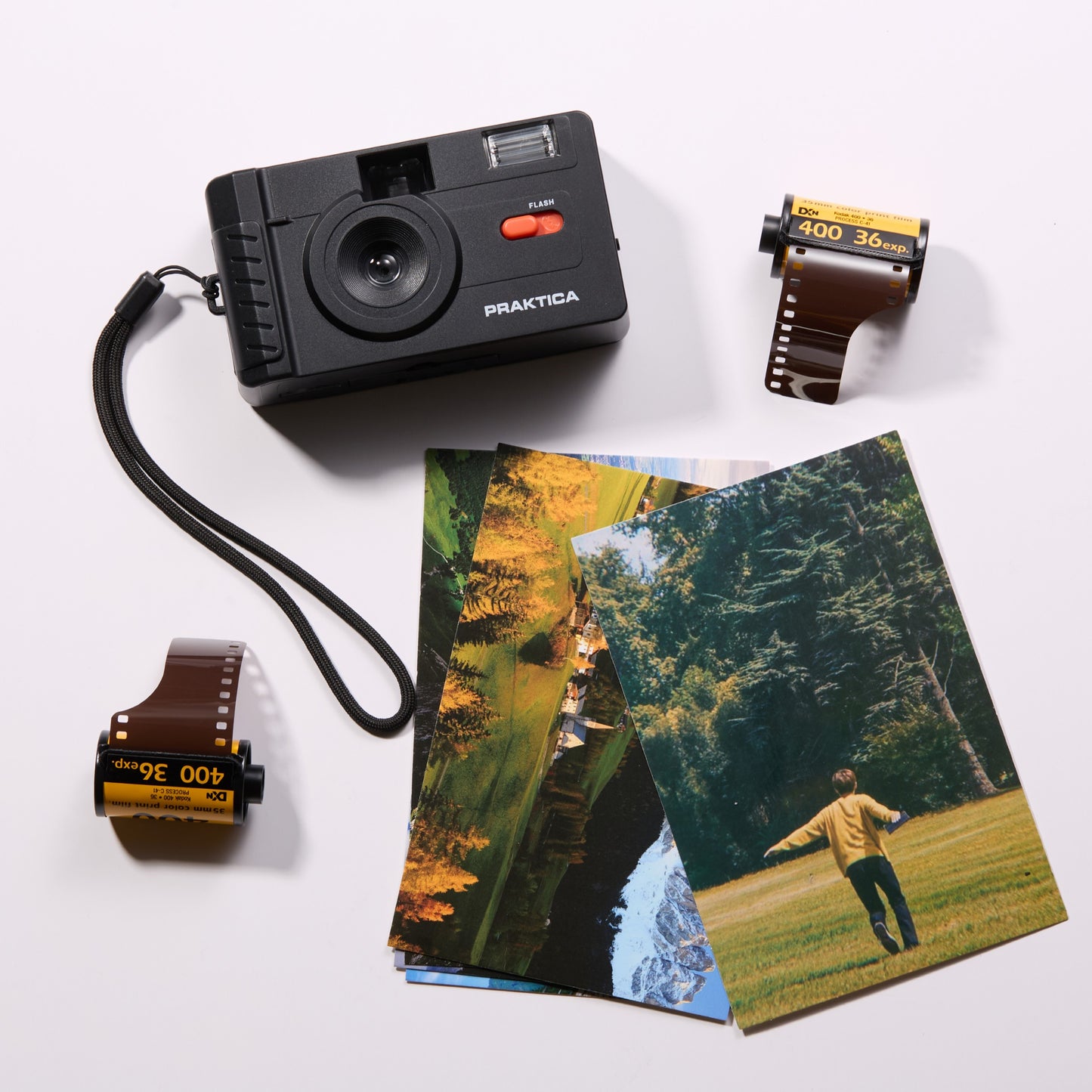 Luxmedia Reusable 35mm Film Camera with Flash - Black