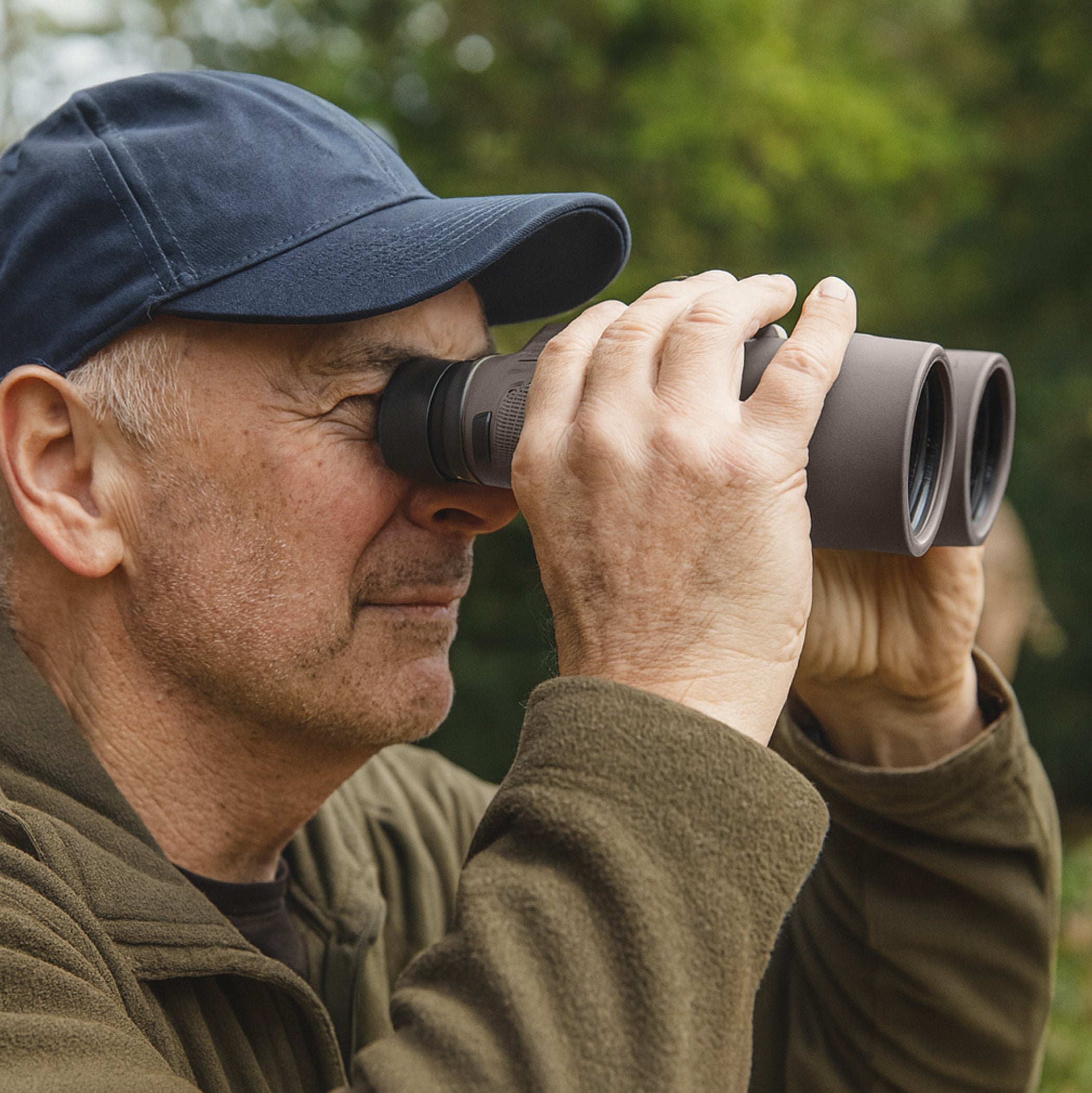 Pioneer R 10x42 Binoculars - Brown